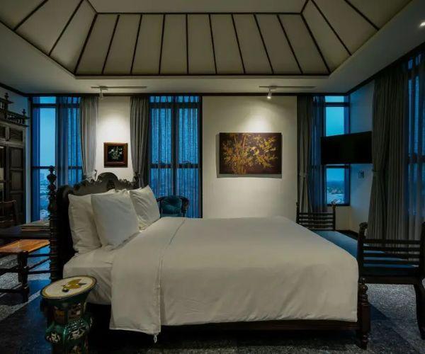 Giường King là loại lớn nhất trong khách sạn với kích thước 180-200cm x 200cm