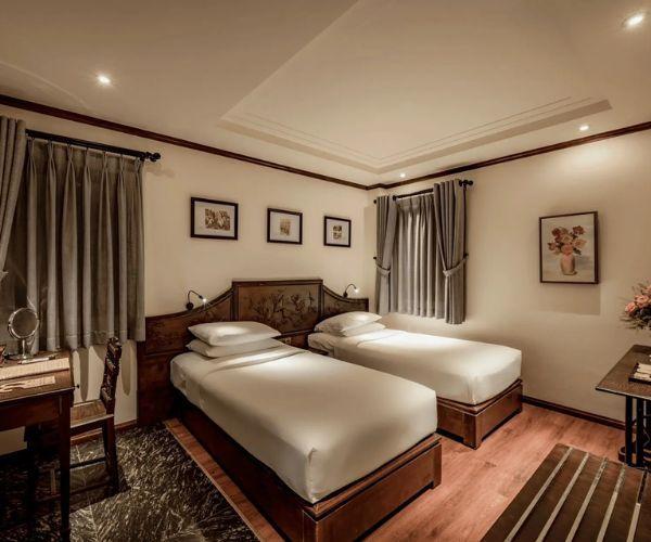 Phòng Twin là lựa chọn lý tưởng cho hai người, với hai giường đơn và đầy đủ tiện nghi cơ bản.