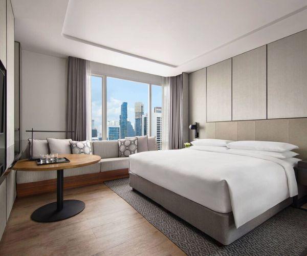 Giường King Size trong các phòng Deluxe và Suite mang lại sự thoải mái và sang trọng với tầm nhìn tuyệt đẹp