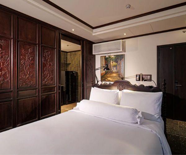 Amanaki ưu tiên sử dụng vật liệu tự nhiên, với 70% nội thất là đồ gỗ tái chế từ nhà cổ miền Tây.