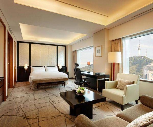 Junior Suite là phòng suite nhỏ gọn, với không gian rộng rãi và tiện nghi cao cấp, phù hợp cho khách công tác hoặc cặp đôi