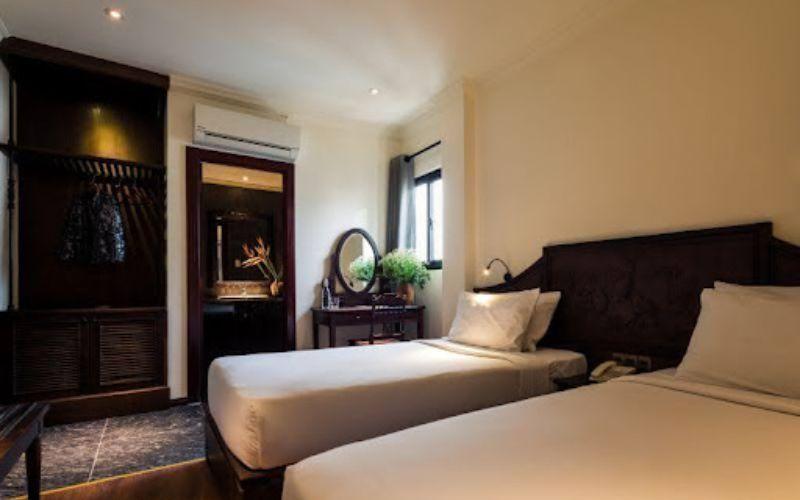 Sustainable hotels are redefining responsible travel with eco-friendly initiatives.